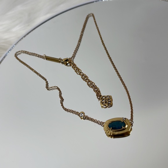 Beautiful Kendra Scott Anna Vintage GOLD PLATED BRASS & TEAL APATITE NECKLACE💕 - Picture 8 of 12